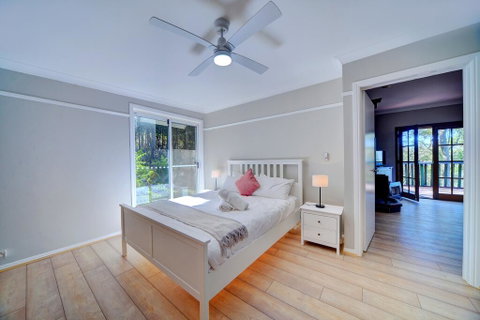 The Hillside Cottage - Palm Beach Accommodation 3