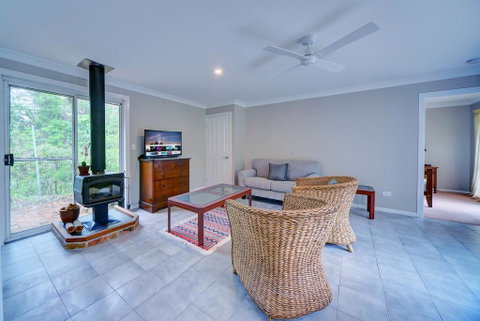 The Hillside Villa - Palm Beach Accommodation 2