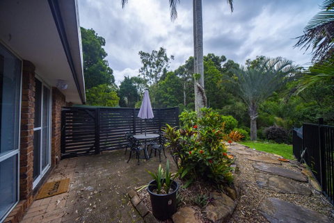 The Hillside Villa - Palm Beach Accommodation 3