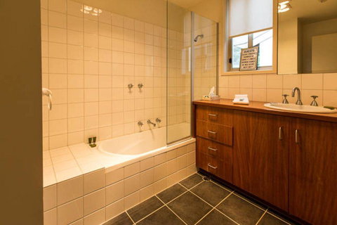 The Homestead At Holmeslgen At Eildon - Palm Beach Accommodation 2