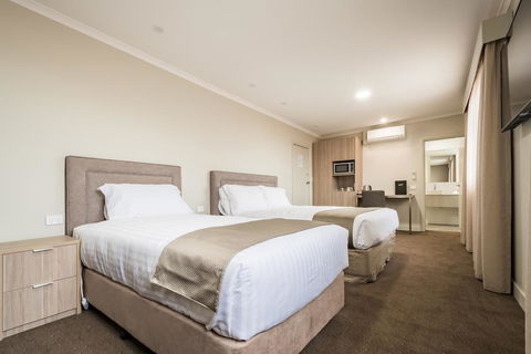 The Lighthouse Hotel - Palm Beach Accommodation 2