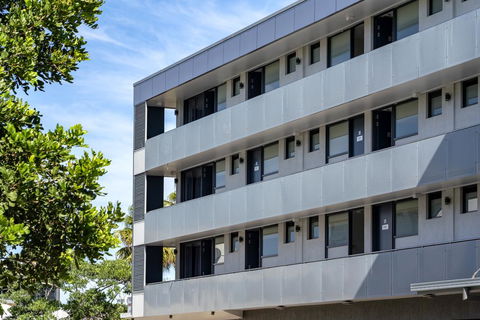 The Mid Pacific - Palm Beach Accommodation 1