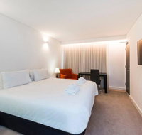 The Nest - Spacious Studio on Newcastle St with Roof Terrace - Palm Beach Accommodation