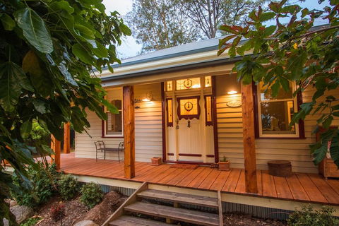 The Oaks Lilydale Accommodation - Palm Beach Accommodation 0