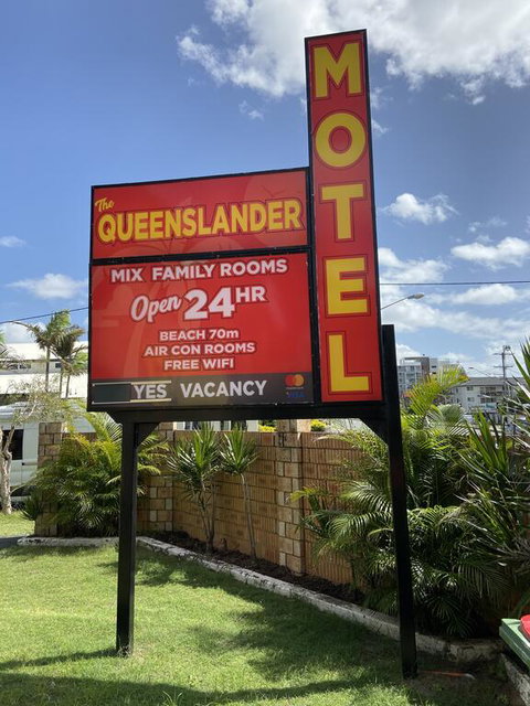 THE QUEENSLANDER MOTEL - Palm Beach Accommodation 0