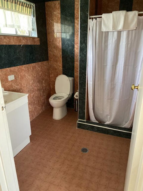 THE QUEENSLANDER MOTEL - Palm Beach Accommodation 1
