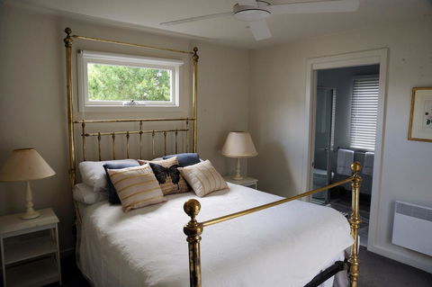 The Red Feather Inn - Palm Beach Accommodation 0