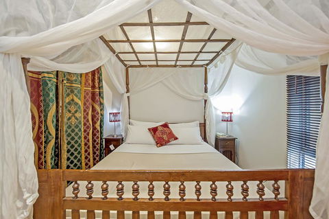 The Retreat - Palm Beach Accommodation 2