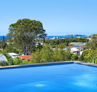 THE VIEW TUGUN - 4 bedrooms - Sea views - Private heated pool - Palm Beach Accommodation