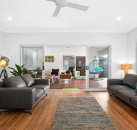 Three-Bed Family Entertainer Near Beach and Cafes - Palm Beach Accommodation