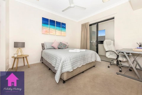Townsville Luxury Spacious Apt 3 BR-2BTH Pools - Palm Beach Accommodation 2