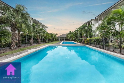 Townsville Luxury Spacious Apt 3 BR-2BTH Pools - Palm Beach Accommodation 0