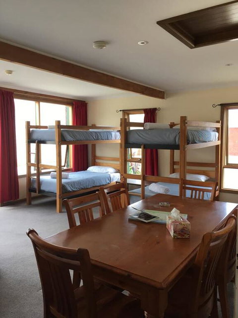 Trails End - Palm Beach Accommodation 3