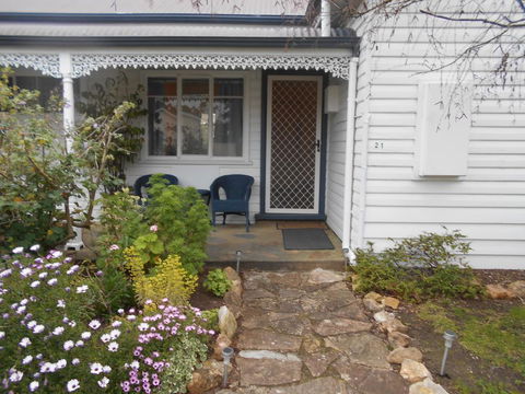 Travellers Rest B&B - Palm Beach Accommodation 3