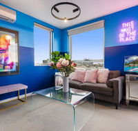 Trendy And Central One Bed Apartment With Views - Palm Beach Accommodation