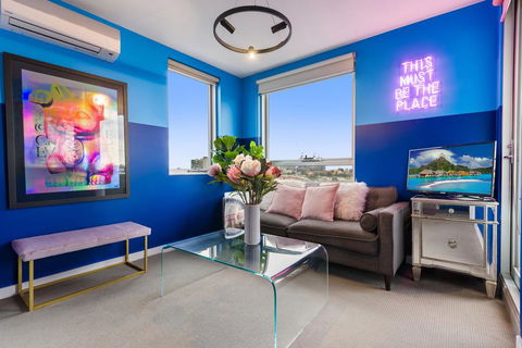 Trendy And Central One Bed Apartment With Views - Palm Beach Accommodation 0