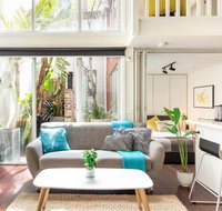 Trendy Loft Near Smith St. with Cosy Courtyard and Parking - Palm Beach Accommodation