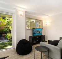 Tropical Townhouse With Two Courtyards and Pool - Palm Beach Accommodation