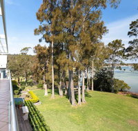 Unit 1 44 Danalene Pde fantastic waterfront property with air con - Palm Beach Accommodation