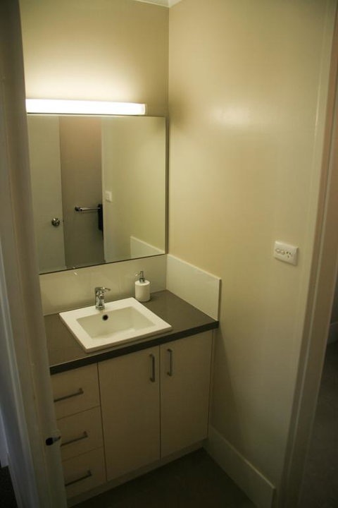 Unit1, Graydon Lodge - Palm Beach Accommodation 3