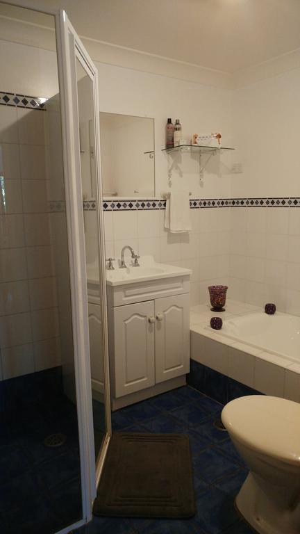 Ven & Marks Place - Palm Beach Accommodation 3