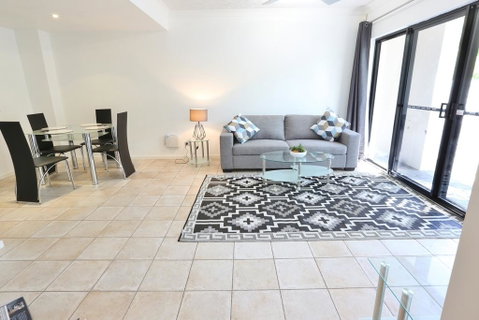 Villa Via Veneto - Palm Beach Accommodation 0