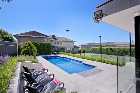 Vue De La Mer Luxury Family Retreat With Tennis Court, Pool, Spa, Water Views - Palm Beach Accommodation 0