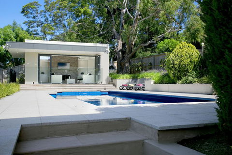 Vue De La Mer Luxury Family Retreat With Tennis Court, Pool, Spa, Water Views - Palm Beach Accommodation 2