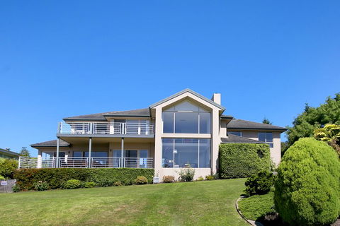Vue De La Mer Luxury Family Retreat With Tennis Court, Pool, Spa, Water Views - Palm Beach Accommodation 1