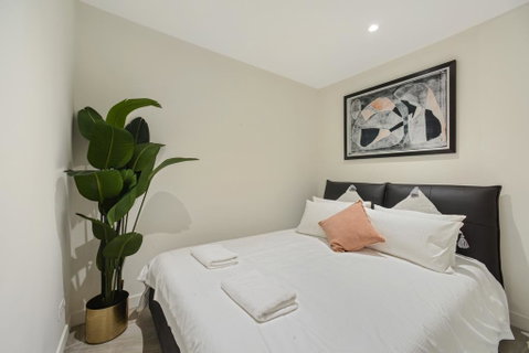 Walking To Darling Harbour, ICC,QVB, Shopping Mall - Palm Beach Accommodation 1