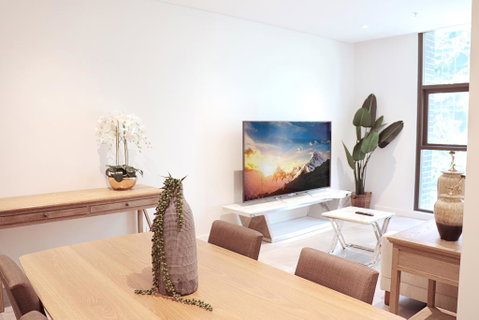 Walking To Darling Harbour, Townhall, QVB,ICC. - Palm Beach Accommodation 0