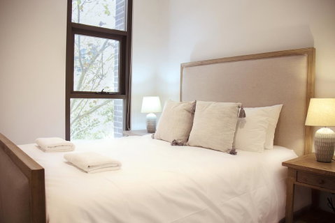 Walking To Darling Harbour, Townhall, QVB,ICC. - Palm Beach Accommodation 3