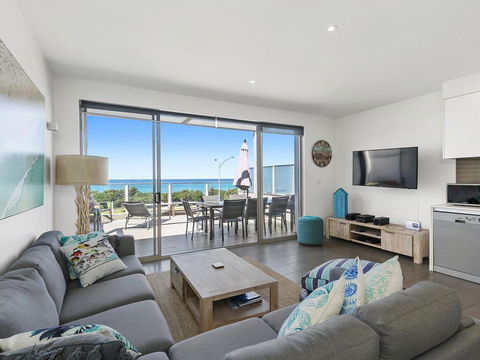 WATERFRONT SEVEN - In The Heart Of Lorne - Palm Beach Accommodation 3