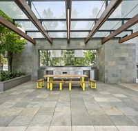 Complete Host Manhattan Apartments - Palm Beach Accommodation