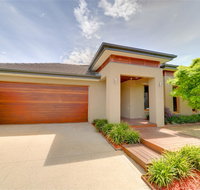 Newington Lakehouse - Palm Beach Accommodation