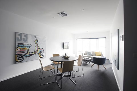 Tyrian Serviced Apartments Fitzroy - Palm Beach Accommodation 0