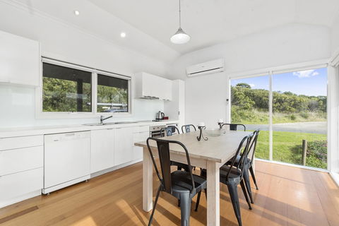Johanna Seaside Cottages - Palm Beach Accommodation 3