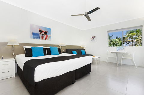 By The Sea Port Douglas - Palm Beach Accommodation 15