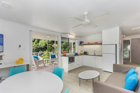 By The Sea Port Douglas - Palm Beach Accommodation 8