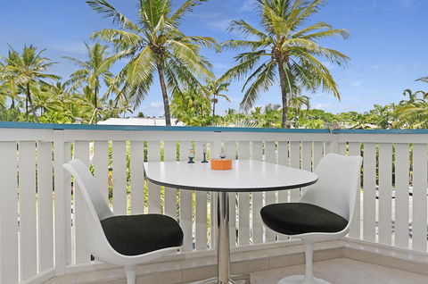 By The Sea Port Douglas - Palm Beach Accommodation 18