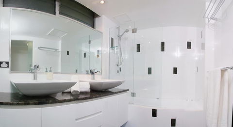 Poinciana 112 - Palm Beach Accommodation 11