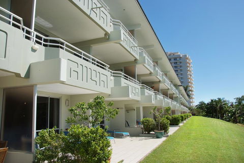 Poinciana 112 - Palm Beach Accommodation 9