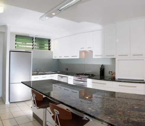 Poinciana 112 - Palm Beach Accommodation 13