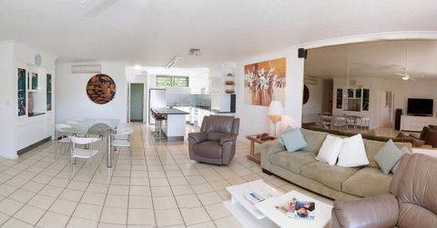 Poinciana 112 - Palm Beach Accommodation 14