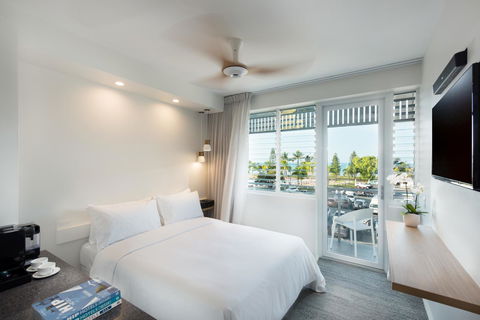Heart Hotel And Gallery Whitsundays - Palm Beach Accommodation 5