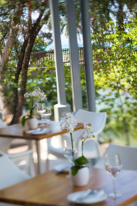 Heart Hotel And Gallery Whitsundays - Palm Beach Accommodation 20