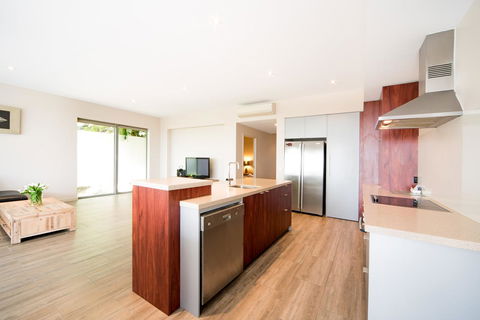 Whitsunday Reflections - Palm Beach Accommodation 6