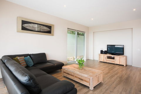 Whitsunday Reflections - Palm Beach Accommodation 9