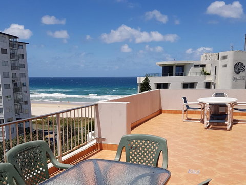 Surfers Chalet - Palm Beach Accommodation 37