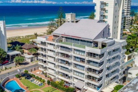 Surfers Chalet - Palm Beach Accommodation 9